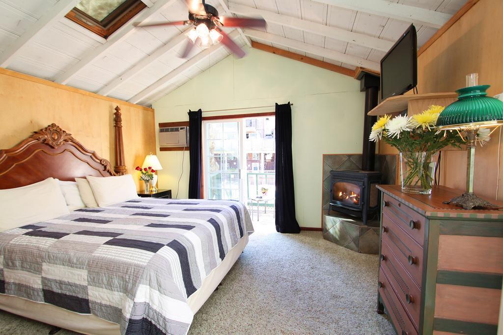 The Woods Hotel - Gay Lgbtq Cabins Guerneville Room photo