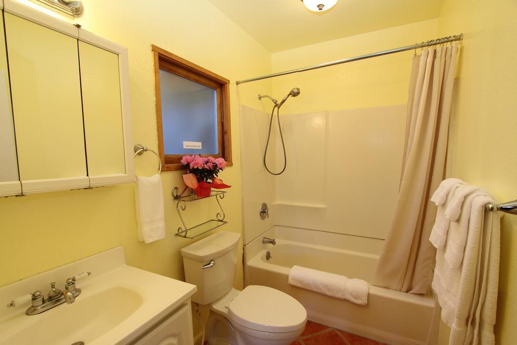 The Woods Hotel - Gay Lgbtq Cabins Guerneville Room photo