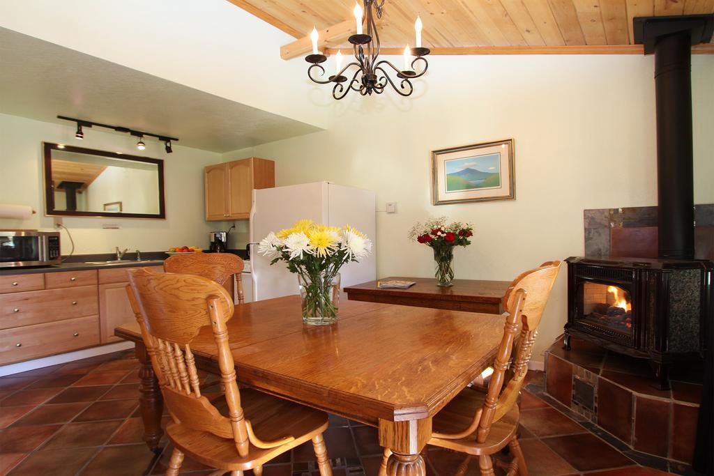 The Woods Hotel - Gay Lgbtq Cabins Guerneville Room photo