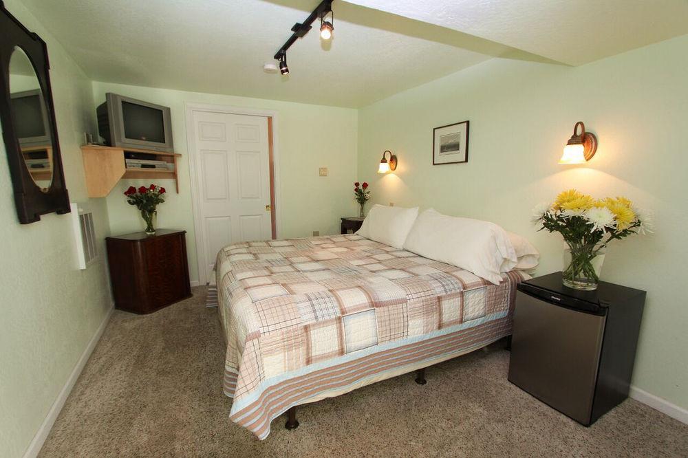 The Woods Hotel - Gay Lgbtq Cabins Guerneville Exterior photo